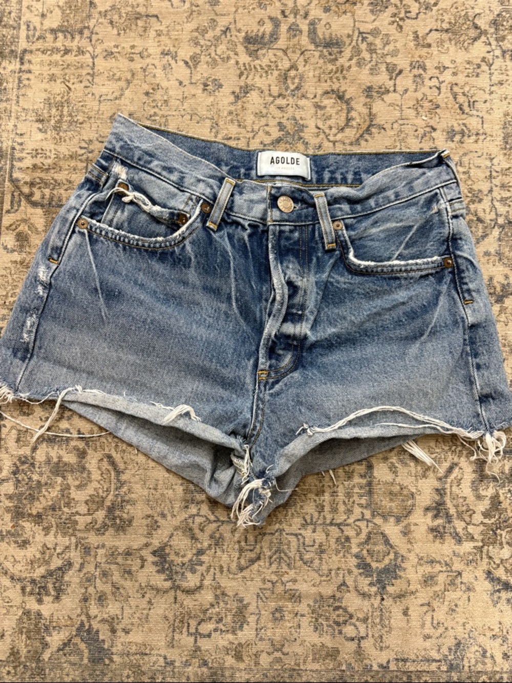 AGOLDE High-Rise Frayed Hem Denim Shorts in Blue - size 24 - organic cotton